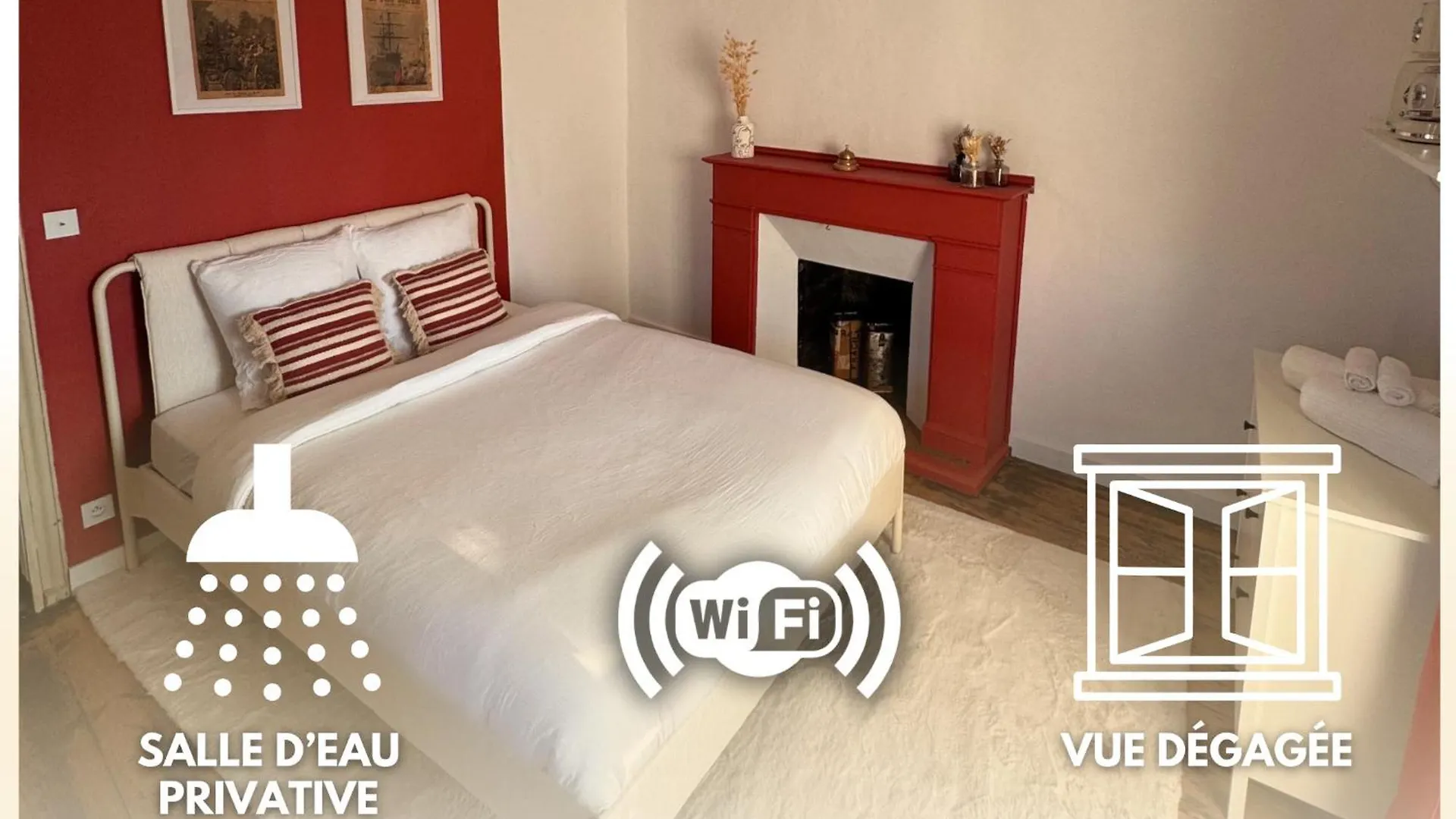 Chambre Rouge Pontrieux 0*,  France
